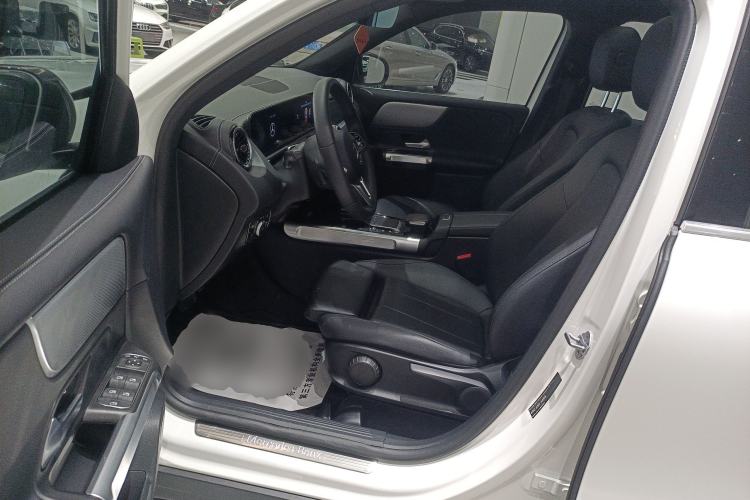 Used Mercedes-Benz GLB 2022 Second Facelift GLB 200 Fashion Edition Interior 3