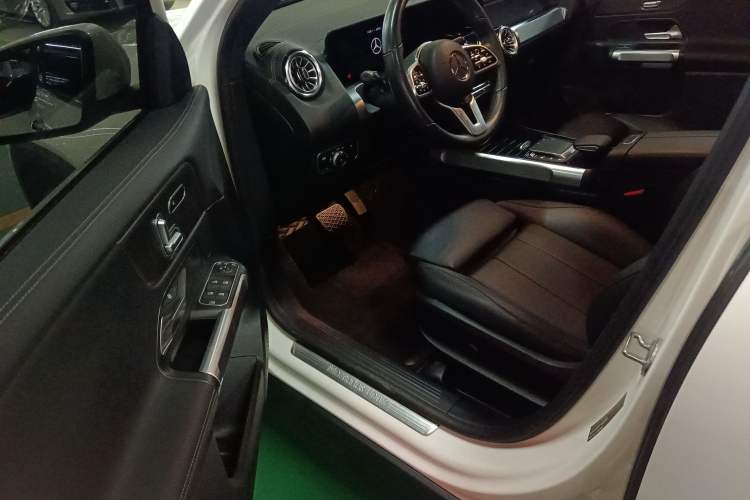 Used Mercedes-Benz GLB 2022 GLB 200 Stylish Edition Interior 3
