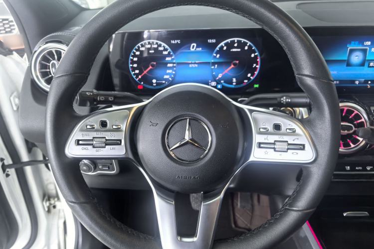 Used Mercedes-Benz GLB 2022 Second Facelift GLB 200 Dynamic Edition Interior 4