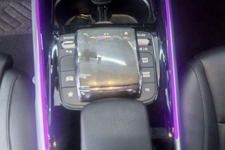 Used Mercedes-Benz GLB 2022 Second Facelift GLB 200 Dynamic Edition Interior 6