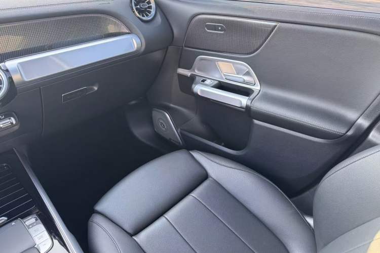 Used Mercedes-Benz GLB 2022 Updated GLB 200 Fashion Edition Interior 9
