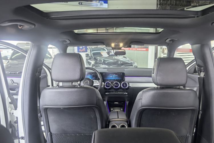 Used Mercedes-Benz GLB 2022 Second Facelift GLB 200 Dynamic Edition Interior 9