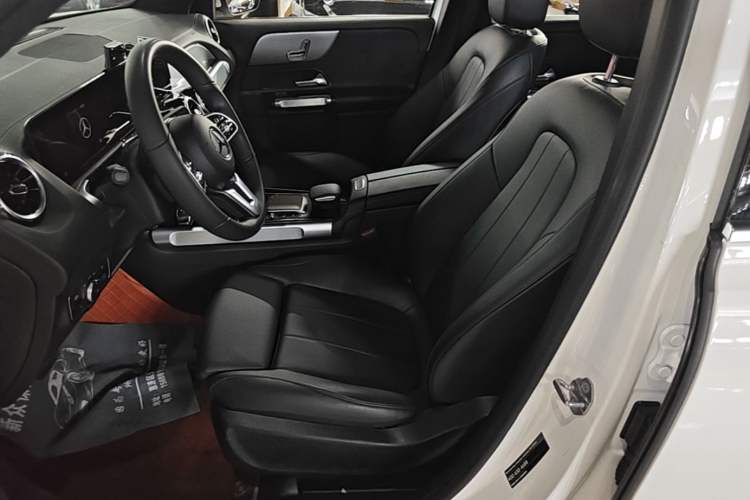 Used Mercedes-Benz GLB 2022 Second Facelift GLB 200 Fashion Edition Left Front Seat