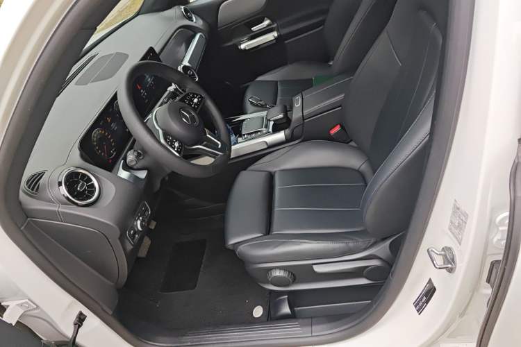 Used Mercedes-Benz GLB 2022 Second Facelift GLB 200 Fashion Edition Left Front Seat