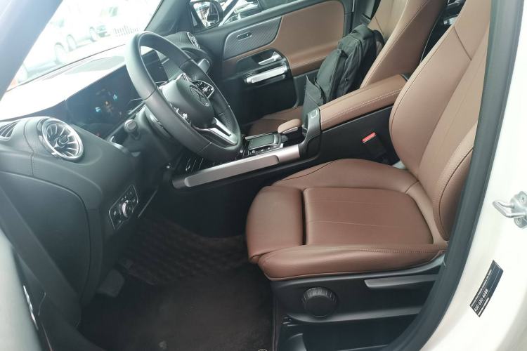 Used Mercedes-Benz GLB 2022 GLB 220 Fashion Model Left Front Seat