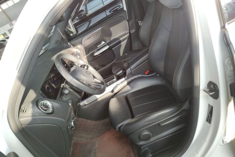 Used Mercedes-Benz GLB 2022 GLB 220 Fashion Model Left Front Seat