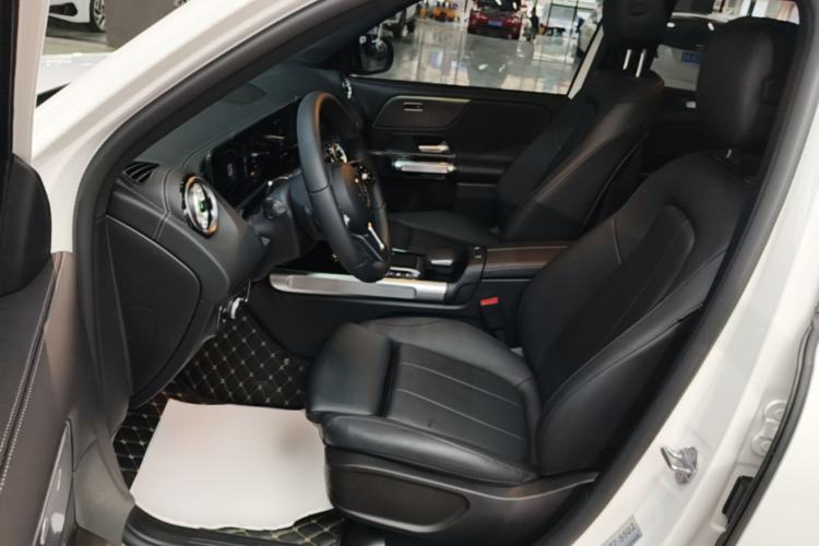 Used Mercedes-Benz GLB 2022 GLB 220 Fashion Model Left Front Seat