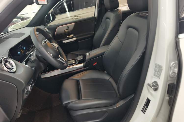 Used Mercedes-Benz GLB 2022 Second Facelift GLB 200 Dynamic Edition Left Front Seat
