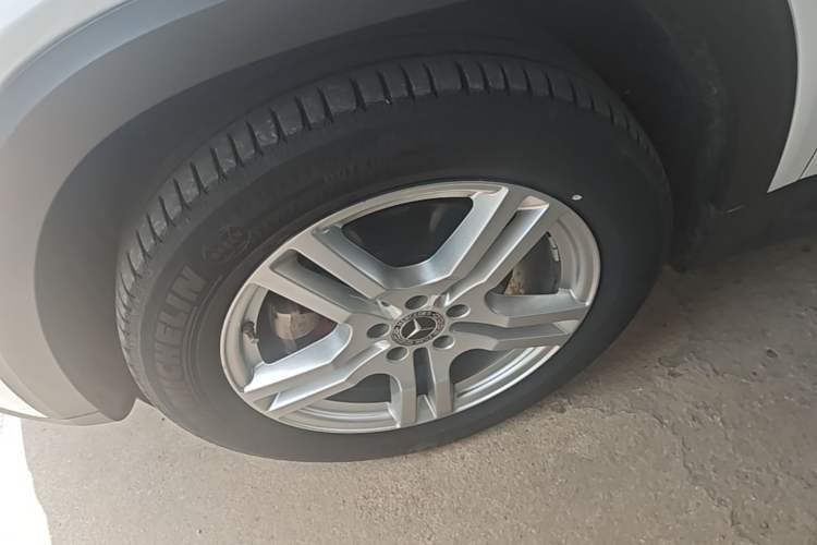 Used Mercedes-Benz GLB 2022 Refresh GLB 200 Dynamic Edition Left Front Wheel Hub