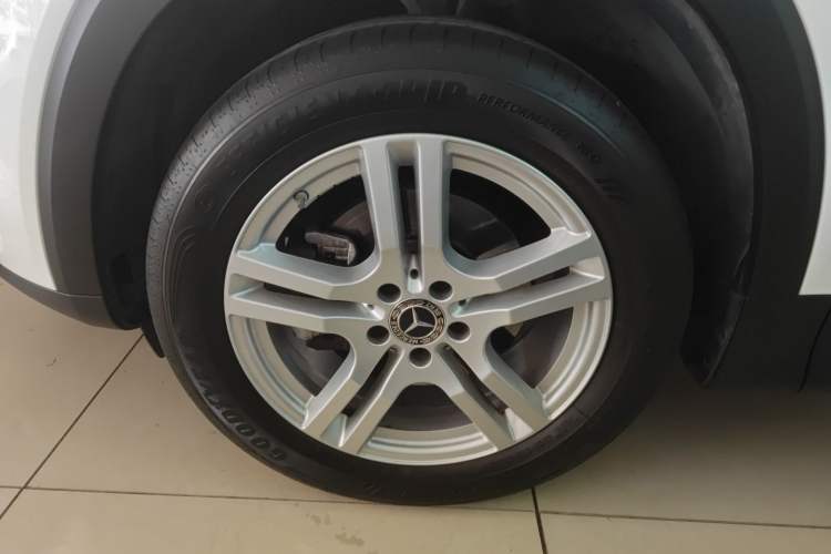 Used Mercedes-Benz GLB 2022 Second Facelift GLB 200 Fashion Edition Left Front Wheel Hub