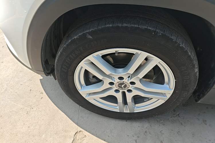 Used Mercedes-Benz GLB 2022 Second Facelift GLB 200 Dynamic Edition Left Front Wheel Hub