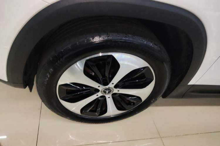 Used Mercedes-Benz GLB 2022 GLB 220 4MATIC Left Front Wheel Hub