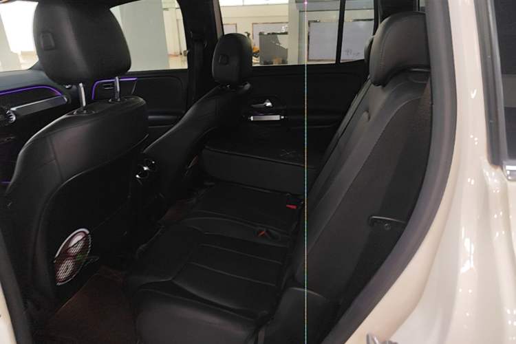Used Mercedes-Benz GLB 2022 GLB 220 Fashion Model Left Rear Seat