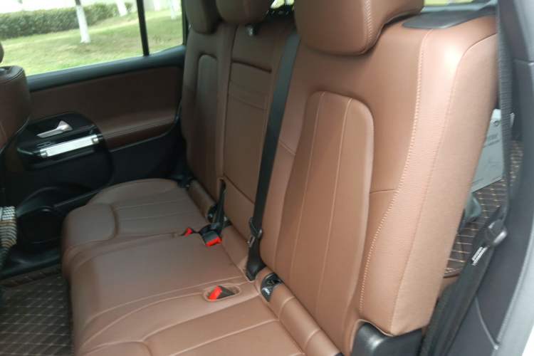 Used Mercedes-Benz GLB 2022 GLB 220 Fashion Model Left Rear Seat