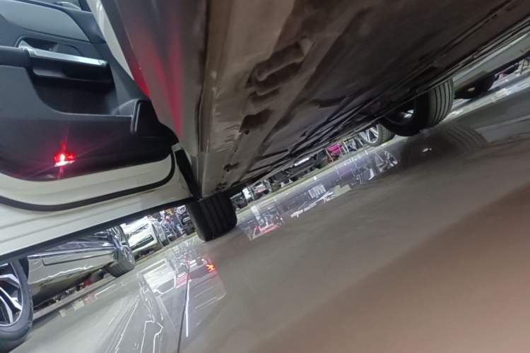 Used Mercedes-Benz GLB 2022 Second Facelift GLB 200 Fashion Edition Left Side Sill