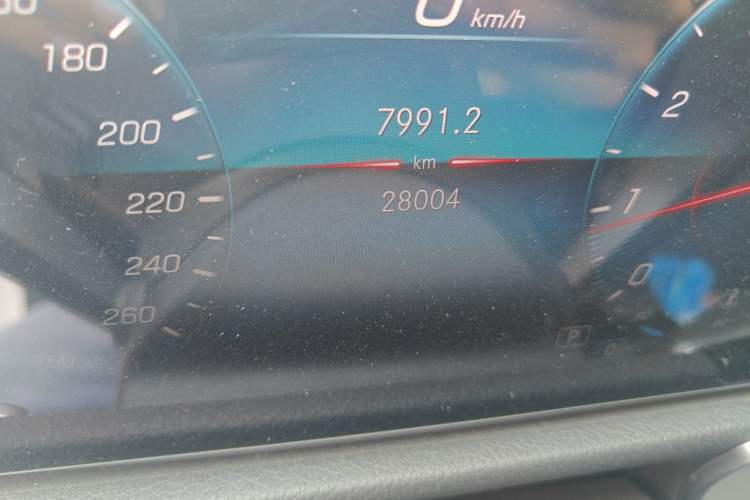 Used Mercedes-Benz GLB 2022 Second Facelift GLB 200 Dynamic Edition Odometer Close Up