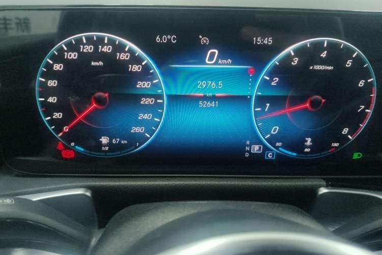 Used Mercedes-Benz GLB 2022 GLB 220 4MATIC Odometer Close Up