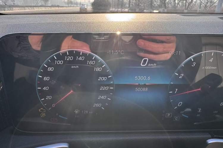 Used Mercedes-Benz GLB 2022 Updated GLB 200 Fashion Edition Odometer Close Up