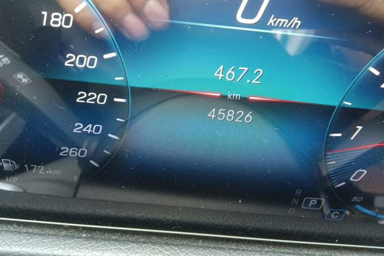 Used Mercedes-Benz GLB 2022 GLB 220 Fashion Model Odometer Close Up