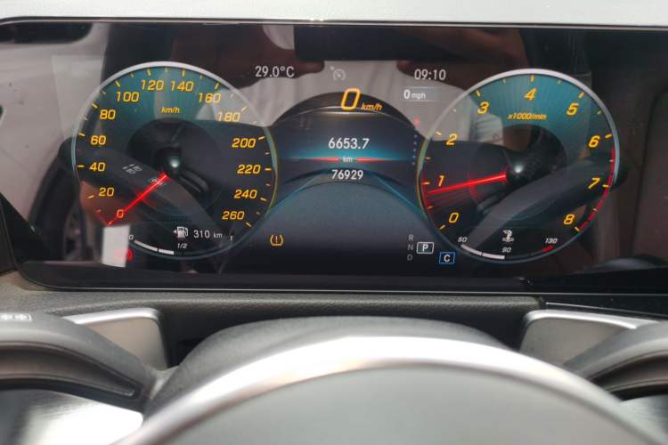 Used Mercedes-Benz GLB 2022 Second Facelift GLB 200 Fashion Edition Odometer Close Up