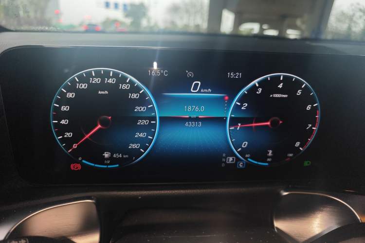 Used Mercedes-Benz GLB 2022 Second Facelift GLB 200 Fashion Edition Odometer Close Up