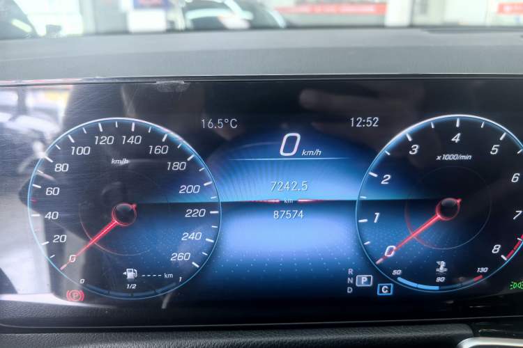 Used Mercedes-Benz GLB 2022 Second Facelift GLB 200 Dynamic Edition Odometer Close Up