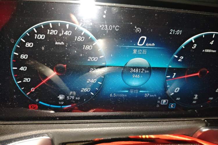 Used Mercedes-Benz GLB 2022 Refresh GLB 200 Dynamic Edition Odometer Close Up