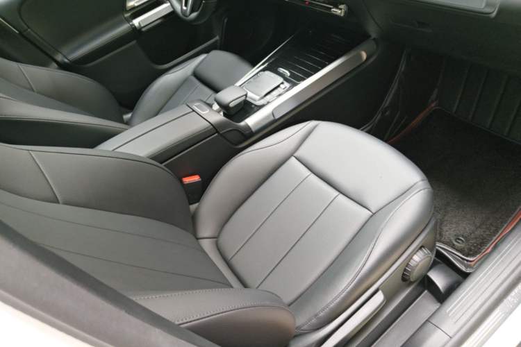 Used Mercedes-Benz GLB 2022 GLB 220 Dynamic Edition Right Front Seat