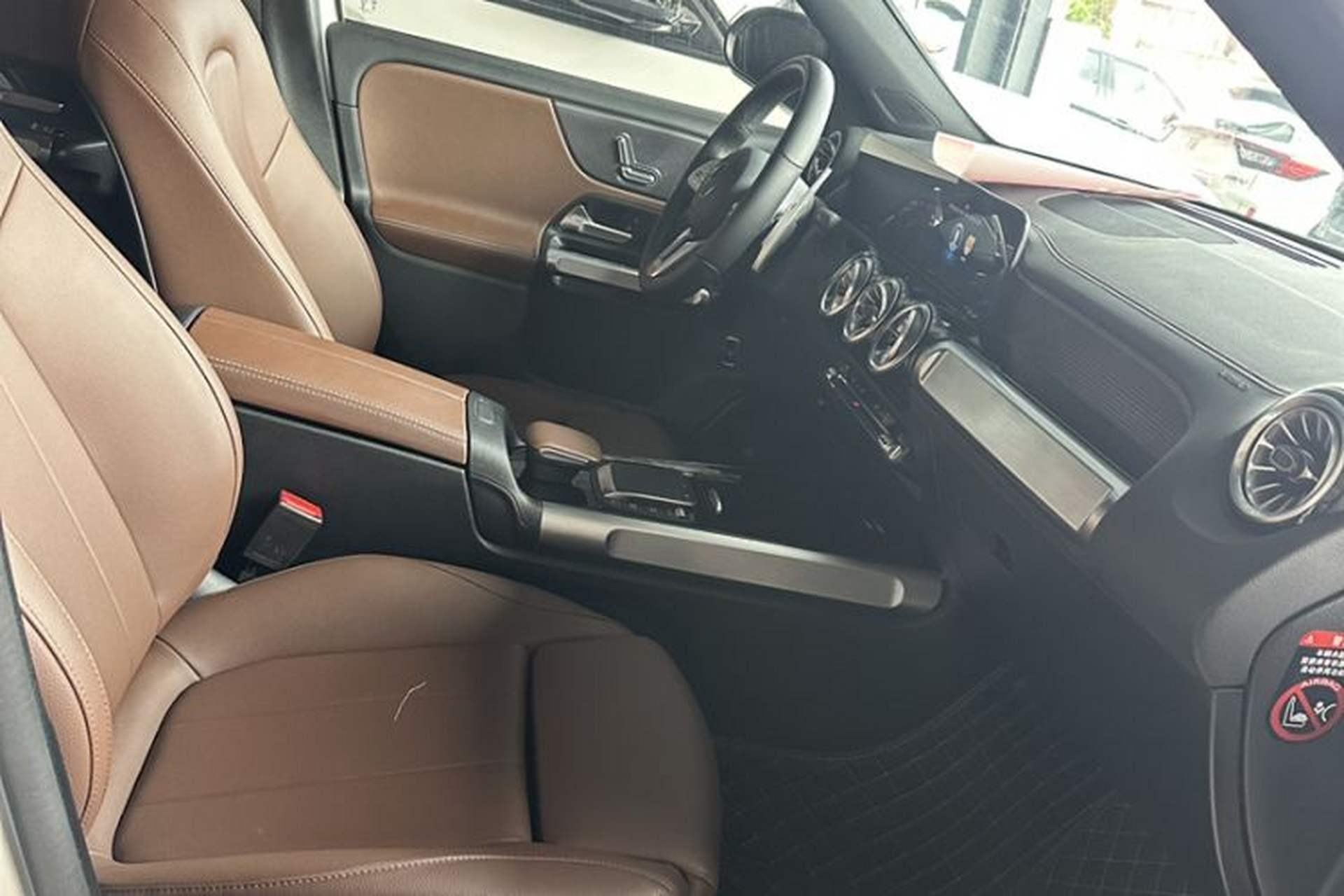 Used Mercedes-Benz GLB 2022 Refresh GLB 200 Dynamic Edition Right Front Seat