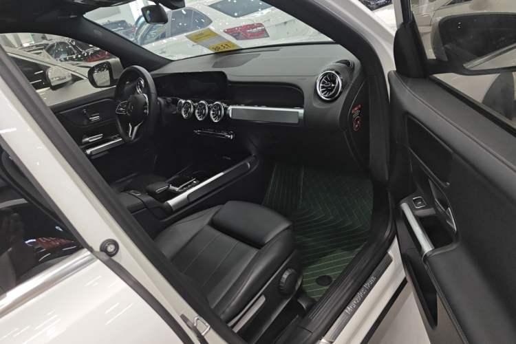Used Mercedes-Benz GLB 2022 GLB 200 Dynamic Edition Right Front Seat