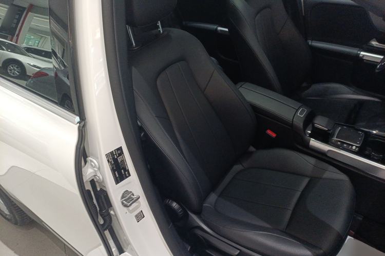 Used Mercedes-Benz GLB 2022 Second Facelift GLB 200 Fashion Edition Right Front Seat