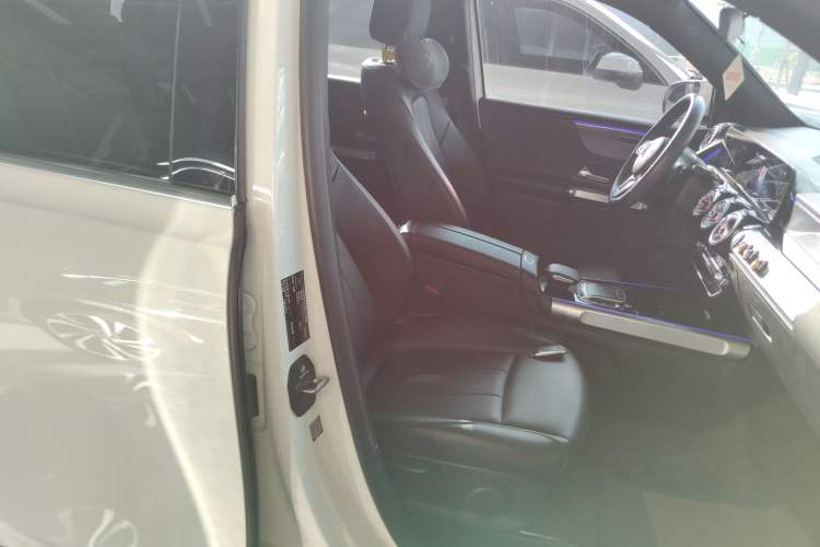 Used Mercedes-Benz GLB 2022 GLB 220 Fashion Model Right Front Seat