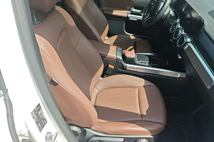 Used Mercedes-Benz GLB 2022 Second Facelift GLB 200 Dynamic Edition Right Front Seat