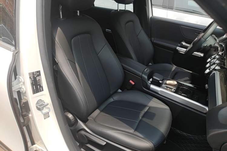 Used Mercedes-Benz GLB 2022 GLB 220 Fashion Model Right Front Seat