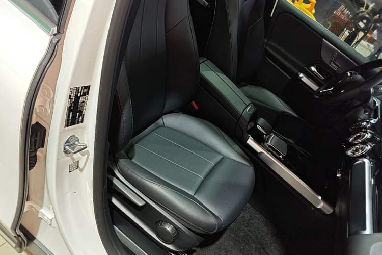 Used Mercedes-Benz GLB 2022 GLB 220 Dynamic Edition Right Front Seat