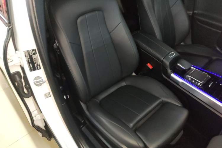 Used Mercedes-Benz GLB 2022 GLB 220 4MATIC Right Front Seat