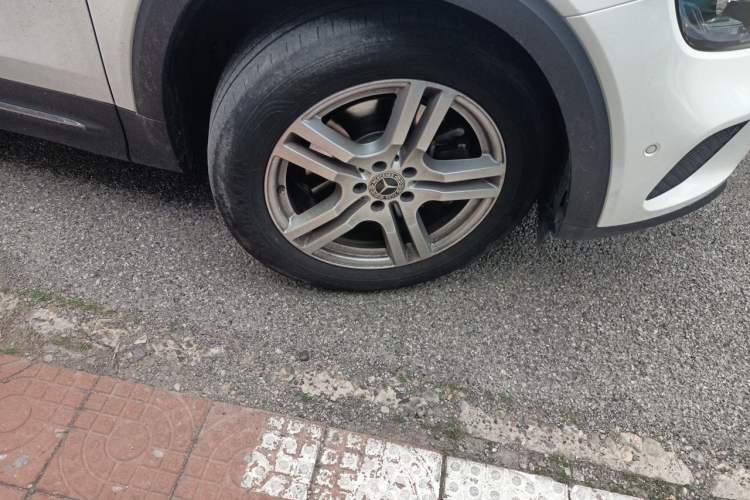 Used Mercedes-Benz GLB 2022 GLB 220 Dynamic Edition Right Front Wheel Hub