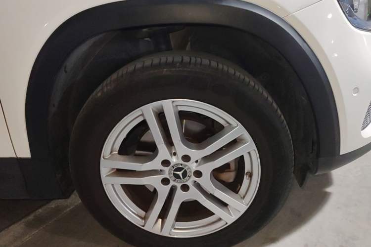 Used Mercedes-Benz GLB 2022 GLB 200 Dynamic Edition Right Front Wheel Hub