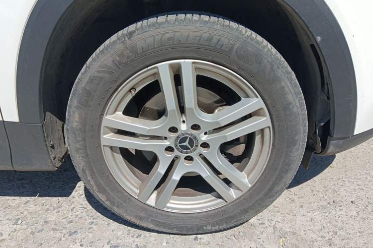 Used Mercedes-Benz GLB 2022 Second Facelift GLB 200 Dynamic Edition Right Front Wheel Hub