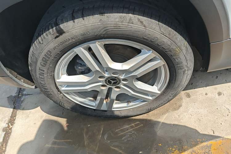 Used Mercedes-Benz GLB 2022 Second Facelift GLB 200 Dynamic Edition Right Rear Wheel Hub