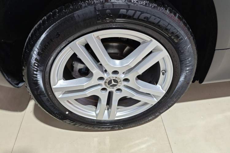 Used Mercedes-Benz GLB 2022 GLB 220 Dynamic Edition Right Rear Wheel Hub