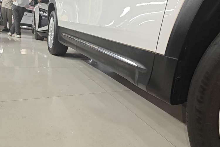 Used Mercedes-Benz GLB 2022 Second Facelift GLB 200 Fashion Edition Right Side Sill