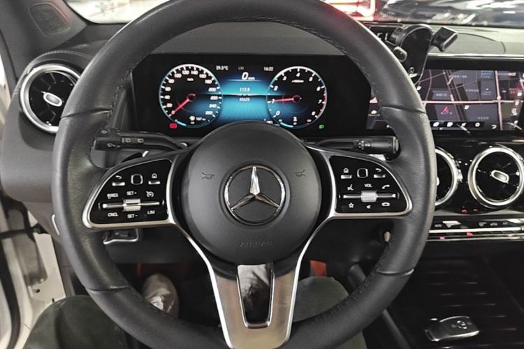 Used Mercedes-Benz GLB 2022 Second Facelift GLB 200 Fashion Edition Steering Wheel