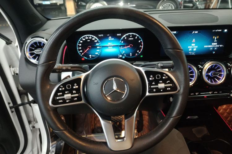 Used Mercedes-Benz GLB 2022 Updated GLB 200 Fashion Edition Steering Wheel