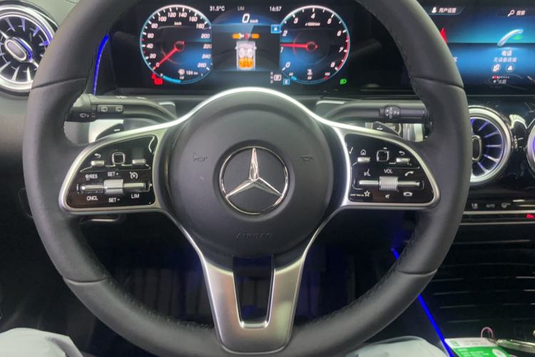 Used Mercedes-Benz GLB 2022 GLB 220 Dynamic Edition Steering Wheel