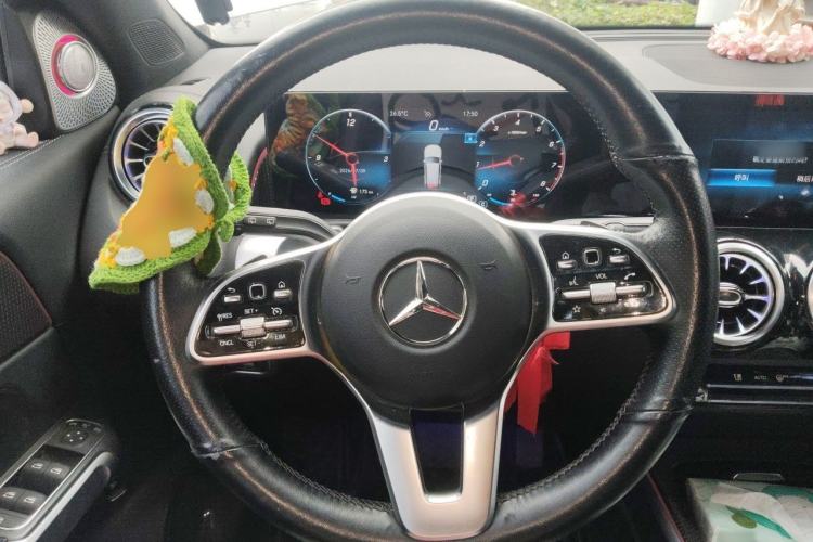 Used Mercedes-Benz GLB 2022 Updated GLB 200 Fashion Edition Steering Wheel