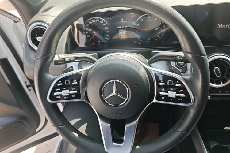 Used Mercedes-Benz GLB 2022 Second Facelift GLB 200 Dynamic Edition Steering Wheel