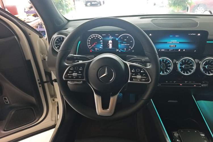 Used Mercedes-Benz GLB 2022 Updated GLB 200 Fashion Edition Steering Wheel