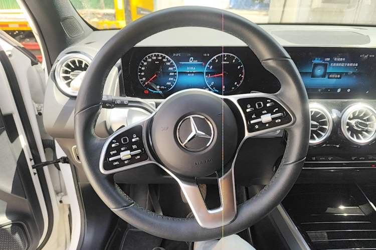 Used Mercedes-Benz GLB 2022 Updated GLB 200 Fashion Edition Steering Wheel
