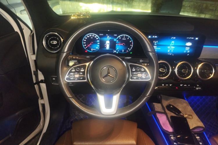 Used Mercedes-Benz GLB 2022 Second Facelift GLB 200 Fashion Edition Steering Wheel